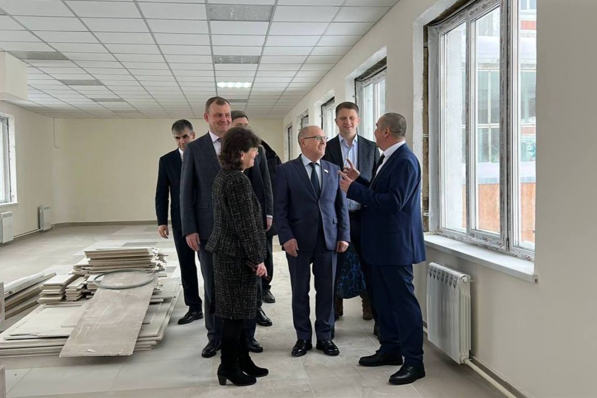В Сернуре проверили ход капремонта школы №2 имени Н. А. Заболотского