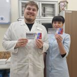 Тазовские партийцы поблагодарили врачей за их труд в начале Года Здоровья
