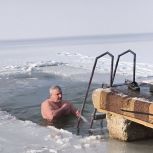 Единороссы помогли организовать крещенские купания в Брянке (ЛНР)