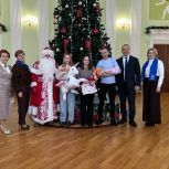 В Еманжелинске поздравили семью, в которой 1 января 2026 года родилась дочка