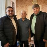 «Единая Россия» в регионе поздравляет с новогодними праздниками ветеранов и многодетные семьи