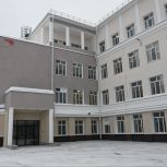Денис Паслер открыл после капитального ремонта школу №70 в Нижнем Тагиле