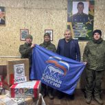 Единороссы доставили бойцам на передовую праздничные посылки и окопные свечи