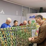 Партийцы Пуровского района плели маскировочные сети в новогодние каникулы