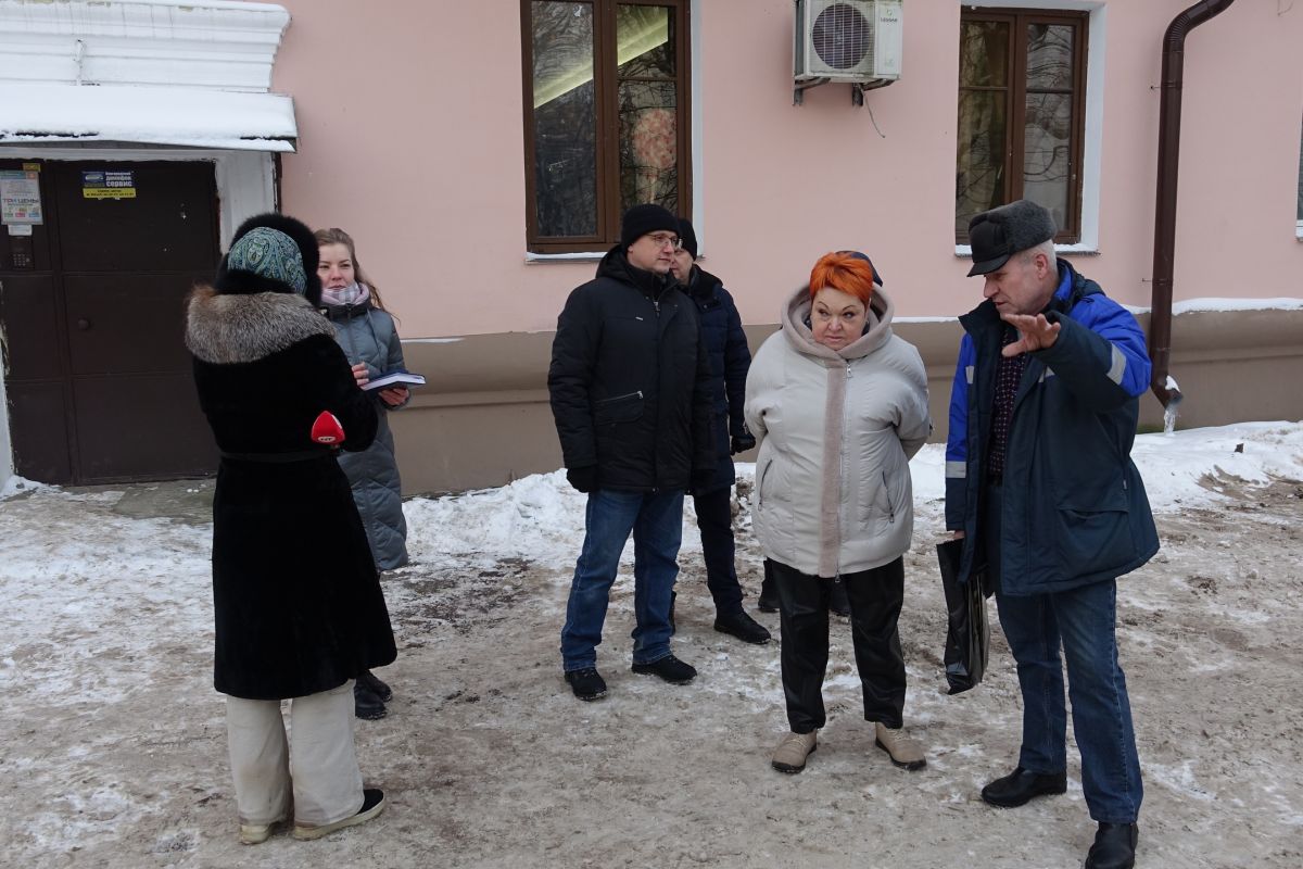 Качество уборки снега во дворах Великого Новгорода вызывает вопросы