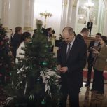 Денис Паслер исполнил новогоднее желание трехлетнего Жени из Нижней Туры