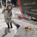 Партийцы приняли участие в благоустройстве памятного объекта в Харампуре