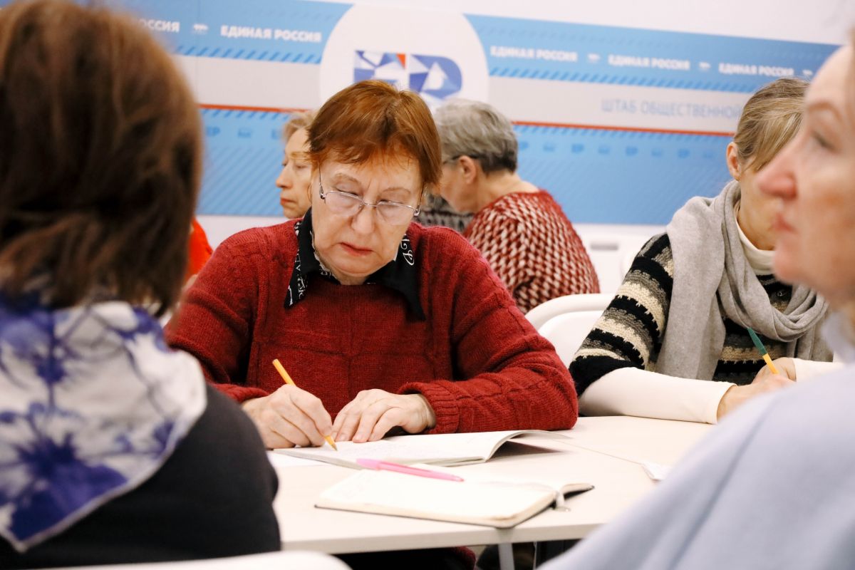В штабе общественной поддержки «Единой России» прошел курс «Долголетие ума 50+»