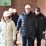 Виталий Хоценко проверил ход капитального ремонта средней образовательной школы в Марьяновском районе