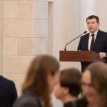 По поручению Людмилы Бабушкиной Дмитрий Жуков вручил благодарственные письма Заксобрания свердловским журналистам