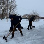 В Тамбовской области партийцы проводят расчистку снега, помогая ветеранам, пожилым соседям и людям с ограниченными возможностями