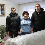 «Единая Россия» передала омским волонтёрам СВО материалы для пошива камуфляжных костюмов
