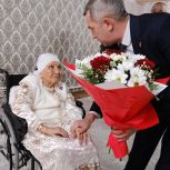 «Единая Россия» поздравила со столетним юбилеем жительницу села Байбек