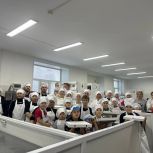 В рамках партпроекта «Женское движение Единой России» в Ненецком автономном округе прошёл мастер-класс по приготовлению пиццы