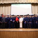 Партийцы и кадеты класса "Юный следователь" поздравили сотрудников Следственного управления Следственного комитета РФ по Свердловской области с 15-летием образования ведомства