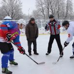 Единая Россия провела хоккейный матч между первичками Курского района