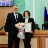 В Брянской областной Думе наградили партийцев за значительный вклад в волонтёрскую и гуманитарную деятельность