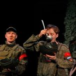 «Единая Россия» организовала для участников СВО и их семей посещение спектакля в Театре Российской Армии