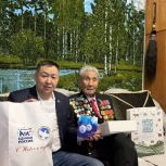 Павел Иннокентьев, секретарь Вилюйского местного отделения партии «Единая Россия», поздравил с Новым годом ветерана Великой Отечественной войны