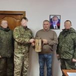 Владимир Материкин получил памятный подарок от участников СВО