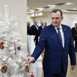 «Единая Россия» продолжает исполнять мечты детей из посёлков и городов автономного округа