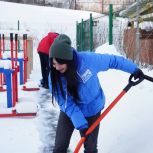 Активисты «Молодой Гвардии Единой России» и «Волонтёрской роты» провели «Снежный десант» в Иркутске