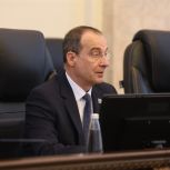 Депутаты-единороссы приняли во фракцию нового парламентария