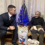 Новогодние поздравления получили люди старшего поколения