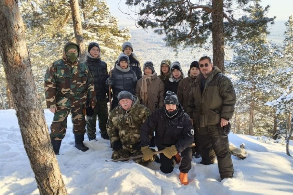 «Детский спорт» в Уйском: юные бойцы осваивают принципы выживания в зимнем лесу