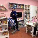 Всеволод Беликов вручил 500 подарков маленьким пациентам Детской областной клинической больницы