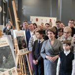В Севастополе при партийной поддержке открылась фотовыставка «С Богом за Отчизну»