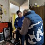 Курские молодогвардейцы поздравили с Рождеством Христовым ветерана Виктора Григорьевича Шатохина