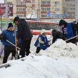 И снова в снежный бой. В Смоленске продолжаются субботники в рамках проекта «Единой России»