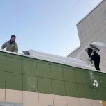 Снежный десант «Единой России» помог в расчистке территории детского сада №30