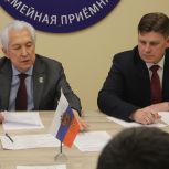 Владимир Васильев провел прием граждан в штабе общественной поддержки «Единой России» в Твери