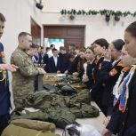 В Яльчикском округе прошла встреча, где подвиг стал уроком для юных граждан