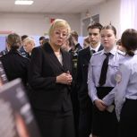 В Мурманске при поддержке «Единой России» организована фотовыставка «Отец Героя России»