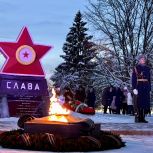 Тихвин зажег Пламя Памяти: на мемориале «Слава Героям» появился Вечный огонь