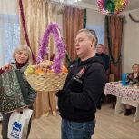 Мончегорские единороссы поздравили с новогодними праздниками старшее поколение