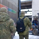 Более десяти тонн металлоконструкций отправили в зону проведения специальной военной операции из Петербурга