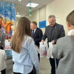 Михаил Ершов поздравил школьников поселка Висимо-Уткинск со Старым Новым годом