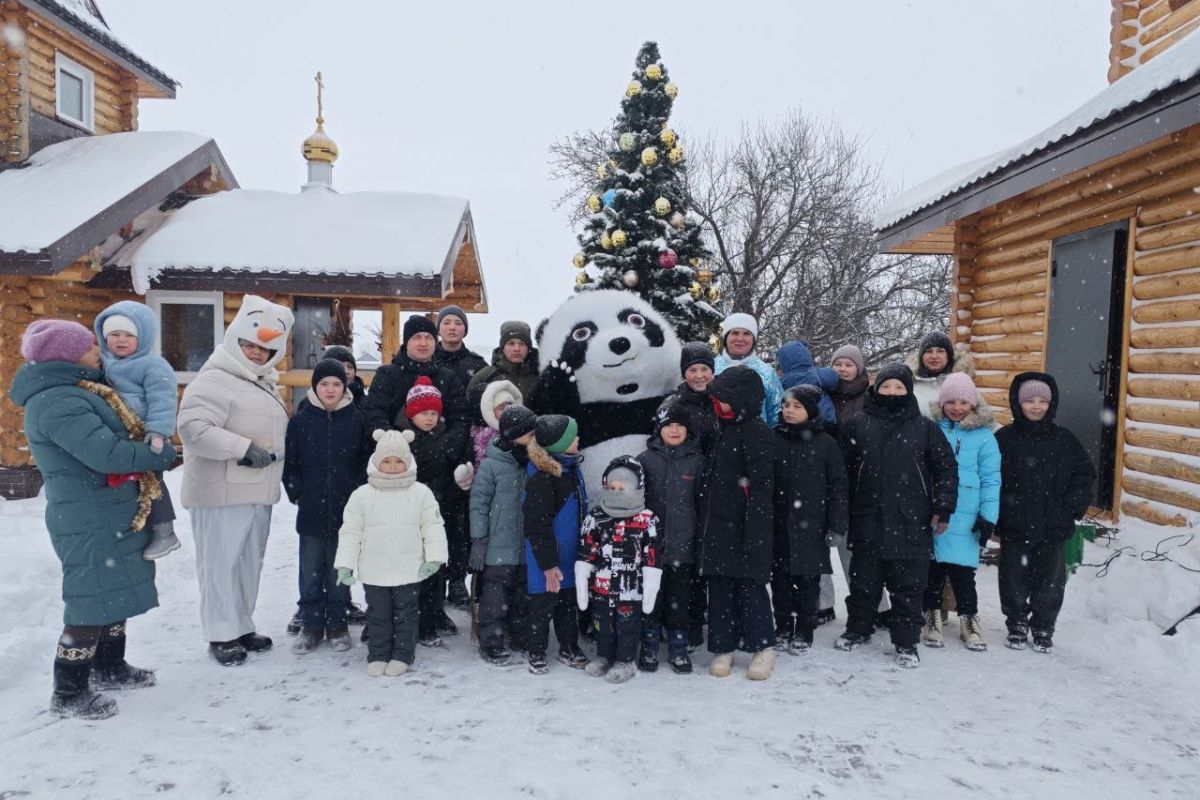 Яркий детский праздник организовали шемуршинские единороссы