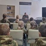 Депутат «Единой России» провел «Урок мужества» для военно-патриотической группы «Держава»