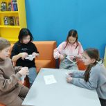 В библиотеке села Ныда состоялся творческий час «Рождественская поделка»