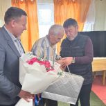 «Единая Россия» поздравила ветерана войны со столетием
