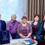 Единороссы поздравили с золотой свадьбой семью из Октябрьского района