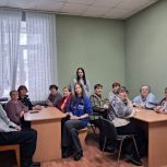 Молодогвардейцы Еманжелинска рассказали старшему поколению о правилах безопасного поведения в интернет-пространстве и защите персональных данных