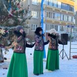 Новогодний праздник для жителей своего округа организовала во дворе Екатерина Пинаева