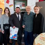 Депутат Дарья Борисова поздравила ветерана войны Тамерлана Барагунова