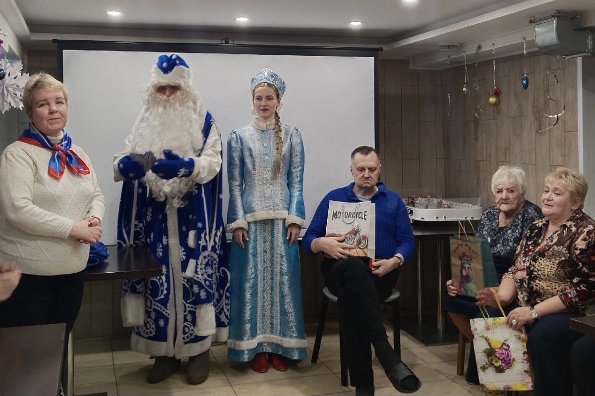 Архангельские партийцы посетили пансионат для пожилых людей «Забота»
